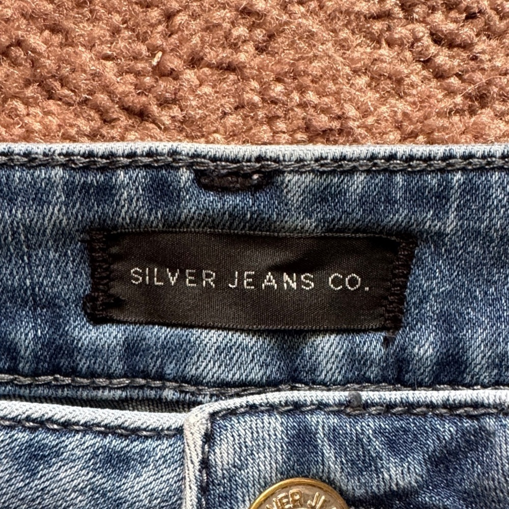 EUC Silver Jeans Medium Wash Cropped Denim w/Cuff Nordstrom - Picture 2 of 7